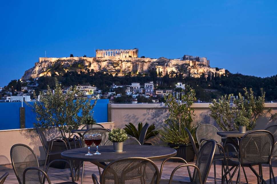 Een foto van het terras bij Arion Athens Hotel