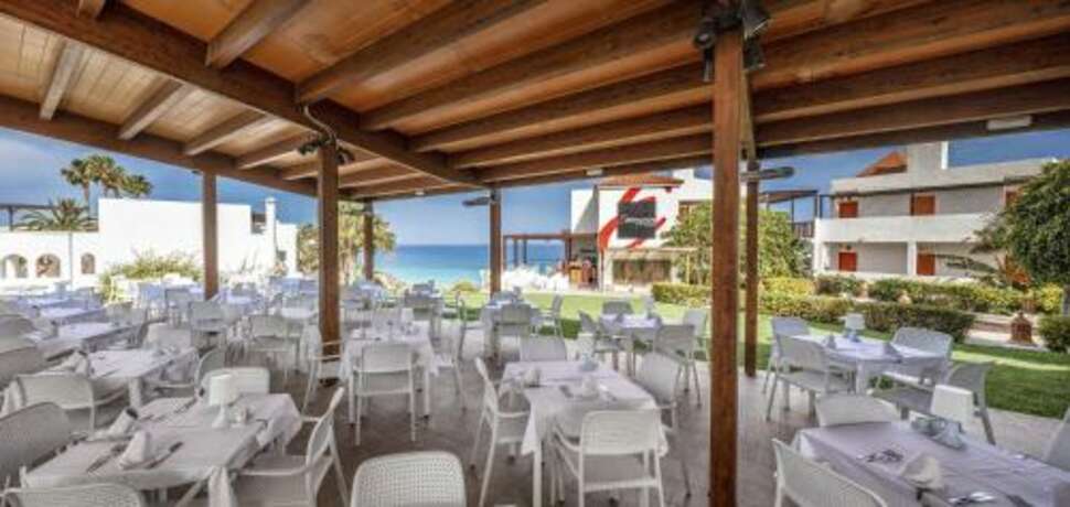 Een foto van het terras bij Fuerteventura Princess