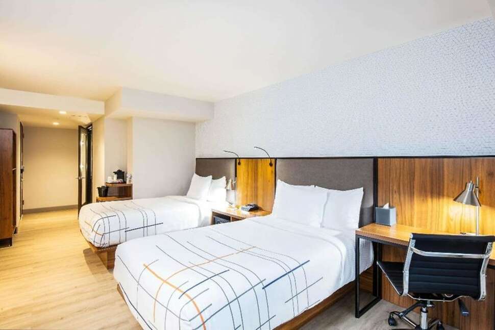 Een foto van La Quinta Inn & Suites by Wyndham Times Square South