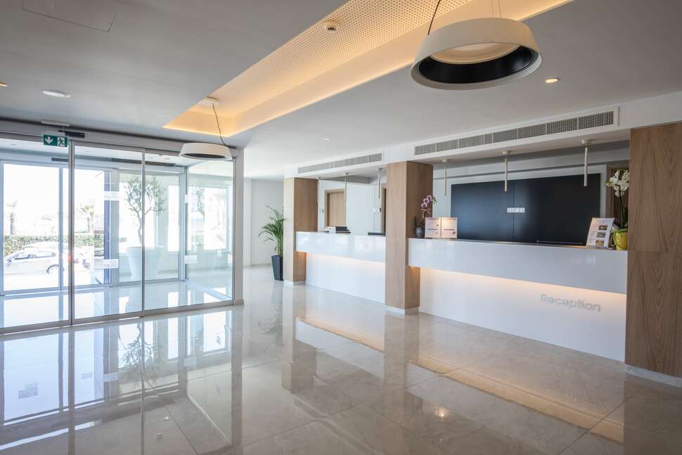 Een foto van het interieur van Evalena Beach Hotel
