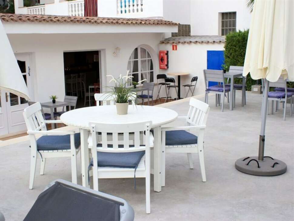 Een foto van het terras bij Hotel La Concha Soul