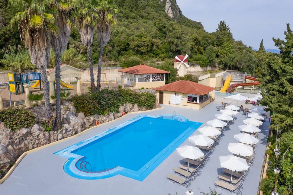 Een foto van het zwembad bij Hotel Valmar Corfu by Louis Hotels