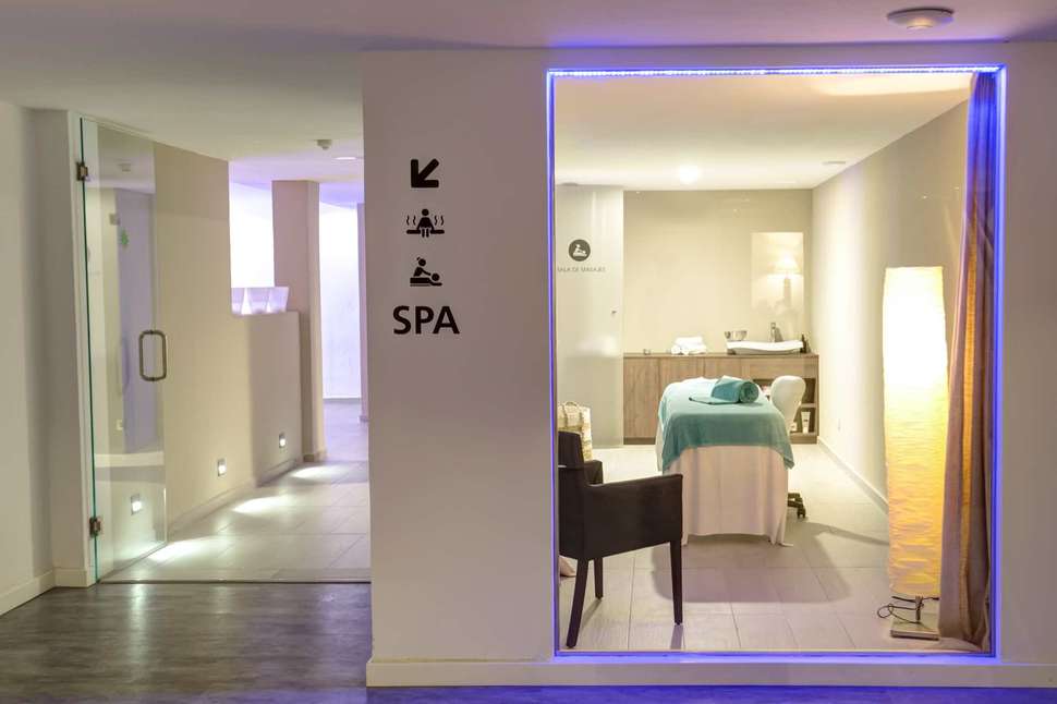 Een foto van R2 Bahia Cala Ratjada Design Hotel