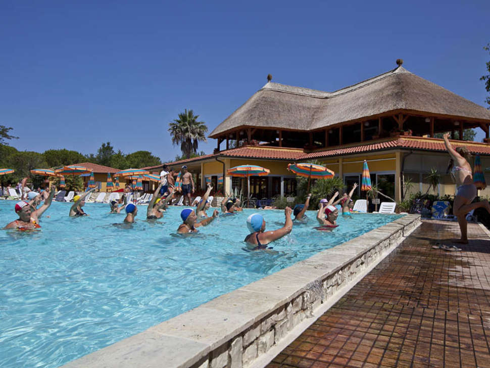 Een foto van het zwembad bij Camping Free Beach