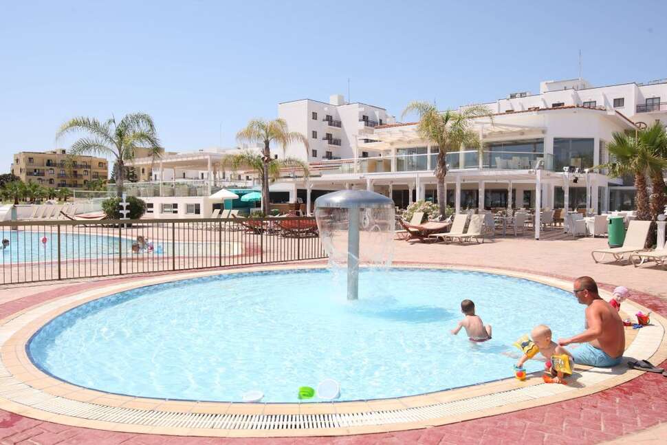 Ein Foto vom Pool im Marlita Beach Hotel Apartments