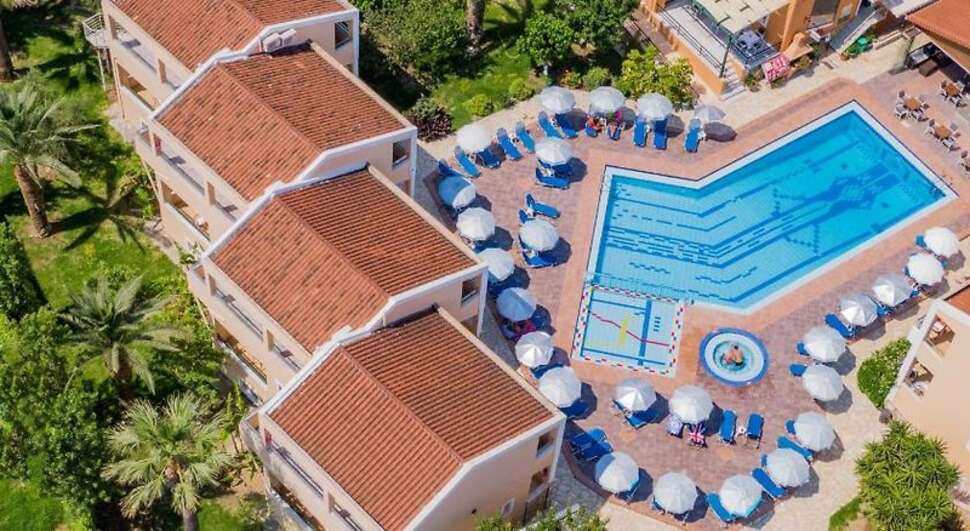 Ein Foto vom Pool im Hotel Oscar