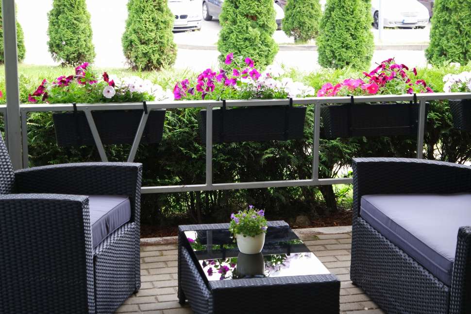 Een foto van het terras bij Bellevue Park Hotel