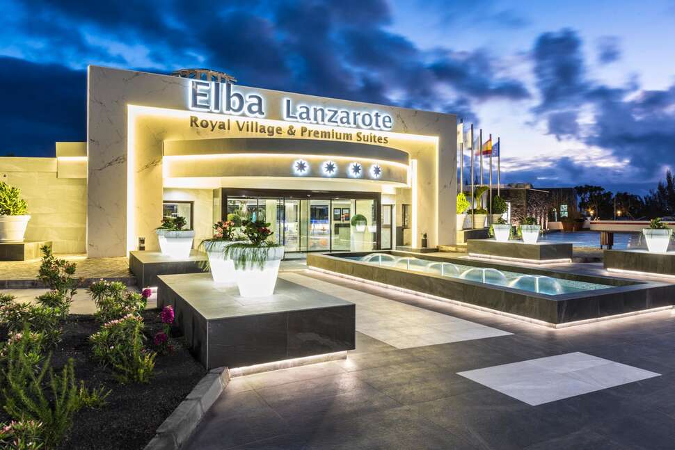 Een foto van de buitenkant van Elba Lanzarote Premium Suites