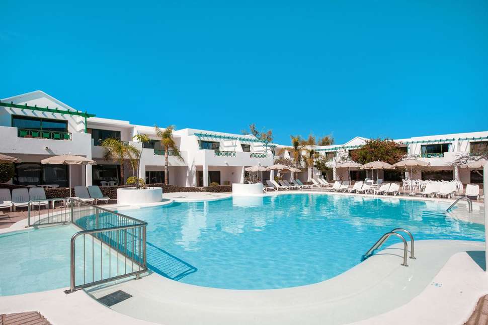 Een foto van het zwembad bij Relaxia Olivina Lanzarote