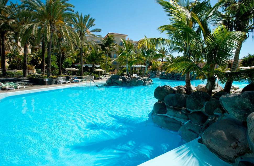 Een foto van het zwembad bij Palm Oasis Maspalomas