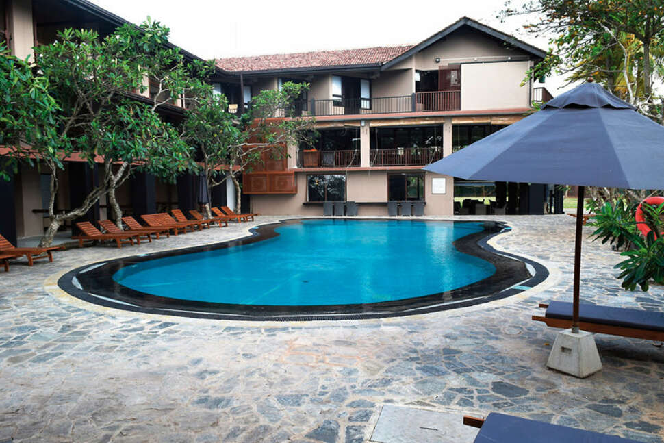 Ein Foto vom Pool im Earl's Regent Beruwala