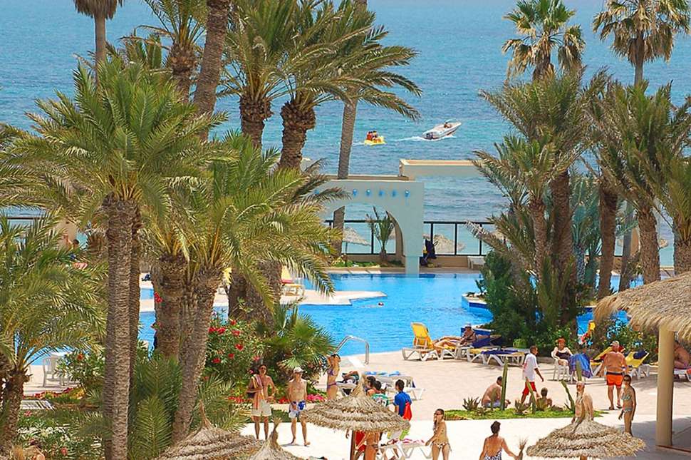 Een foto van het terras bij Zita Beach Resort