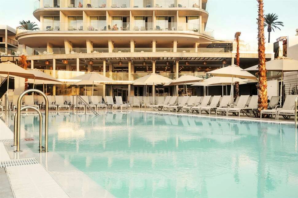 Een foto van het zwembad bij Hotel Benalmadena Beach