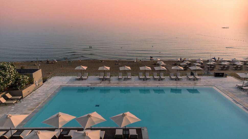 Een foto van het zwembad bij Domes of Corfu