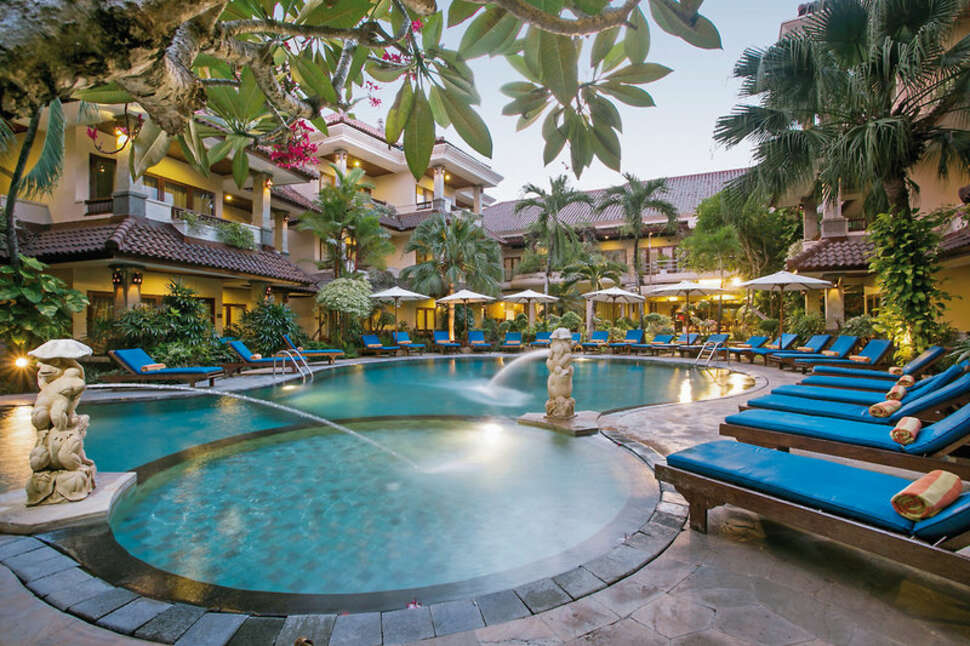 Een foto van het zwembad bij Parigata Resort & Spa
