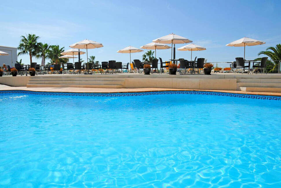 Een foto van het zwembad bij Hotel Nerja Club & Spa