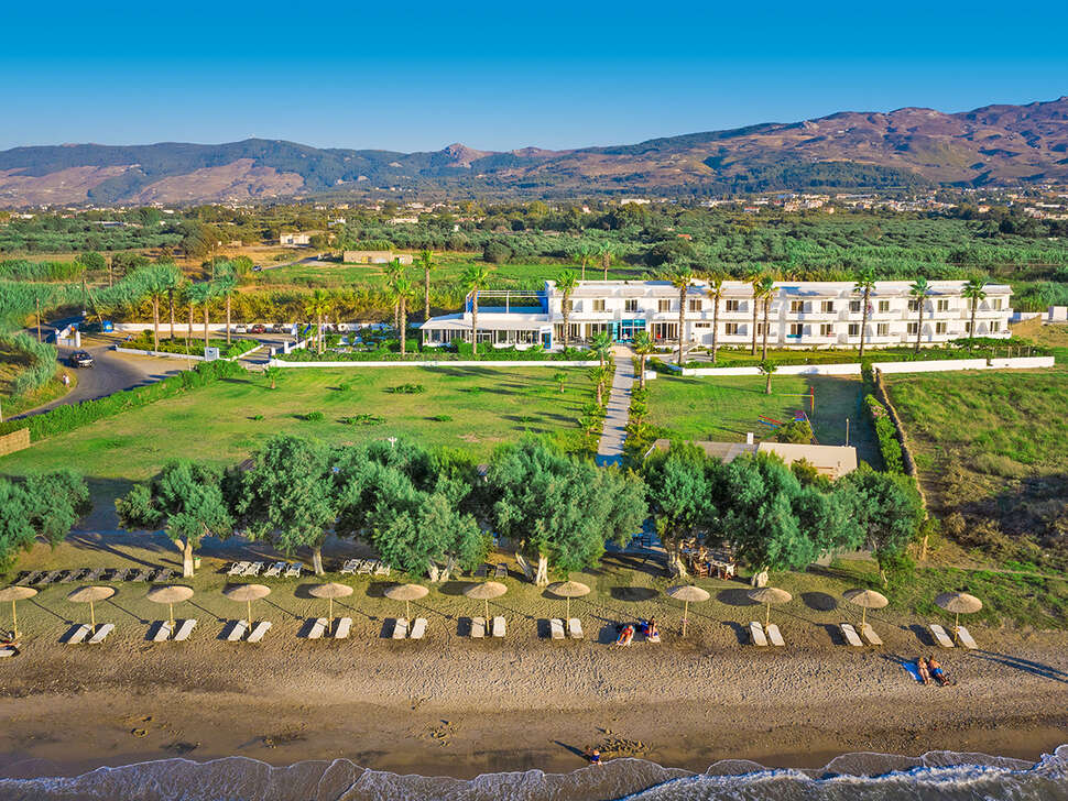 Ein Foto von der Außenansicht des Costa Angela Seaside Resort