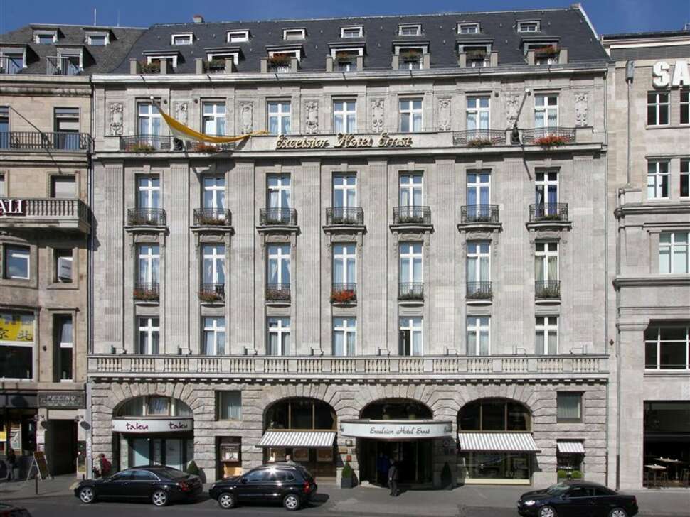 Een foto van de buitenkant van Nice Excelsior Hotel