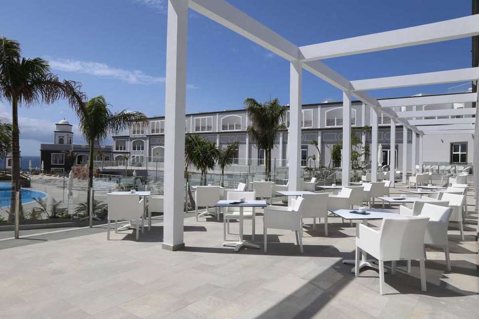 Een foto van het terras bij Royal Palm Resort & Spa