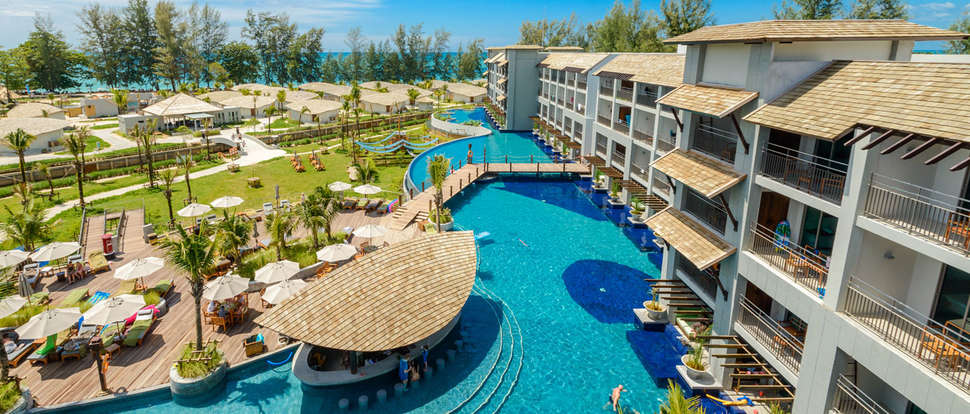 Een foto van het zwembad bij TUI Blue Mai Khao Lak