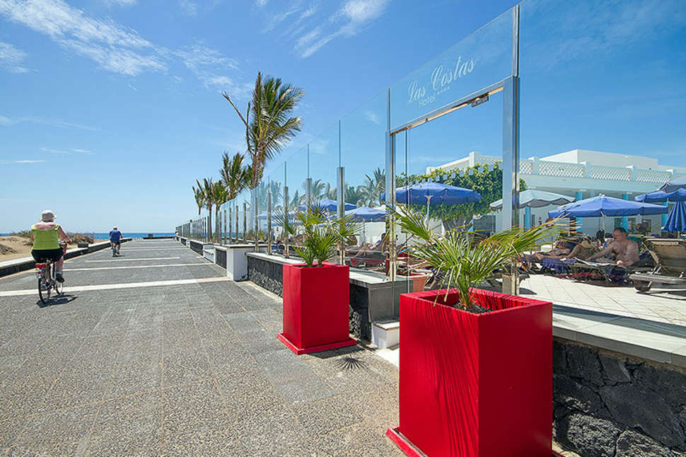 Een foto van de buitenkant van Hotel Las Costas