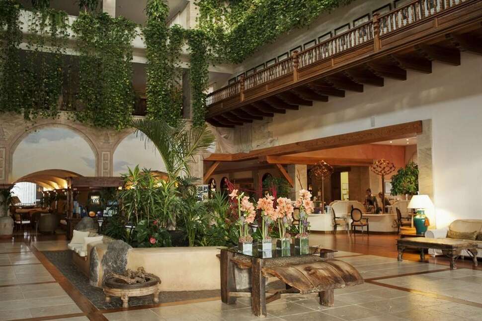 Een foto van het interieur van Princesa Yaiza Suite Hotel Resort