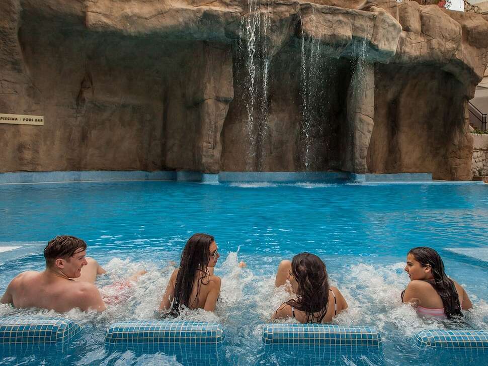 Een foto van het zwembad bij Hotel Magic Aqua Rock Gardens