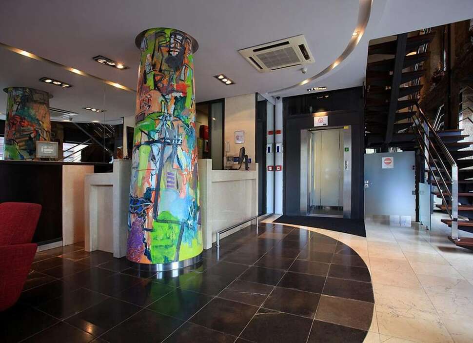 Een foto van het interieur van Petit Palace Arana Bilbao Hotel