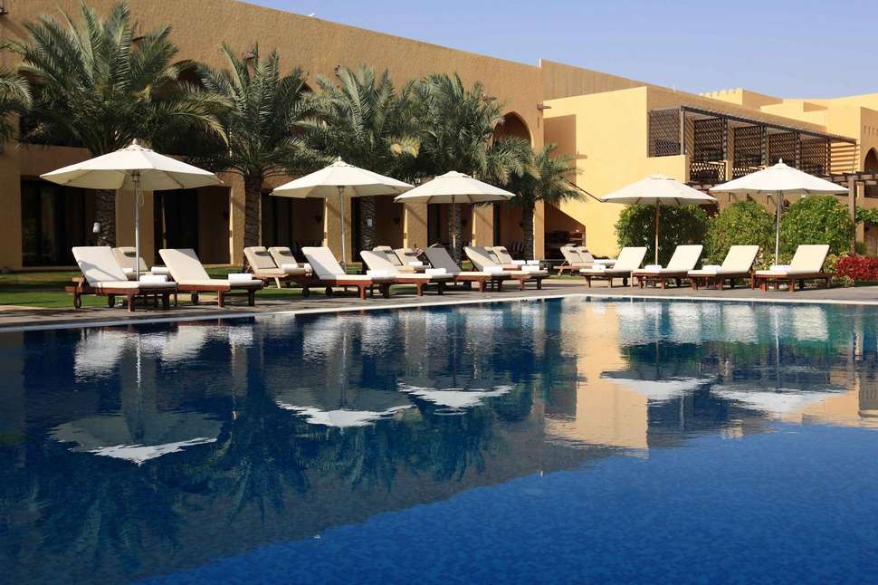 Ein Foto vom Pool im Aldhafra Resort