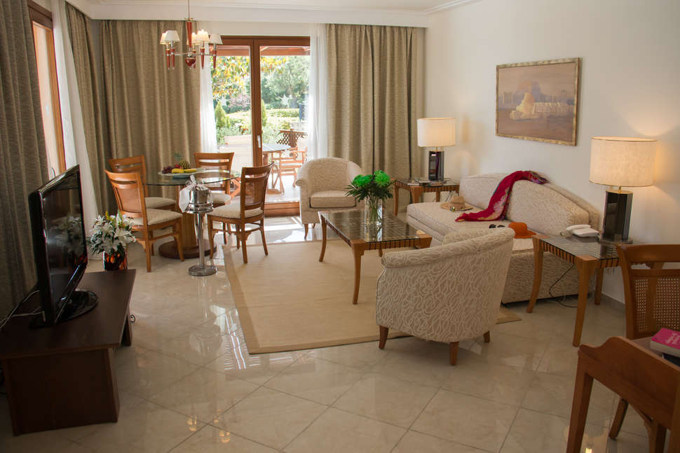 Een foto van het interieur van Hotel Aegean Melathron Thalasso & Spa