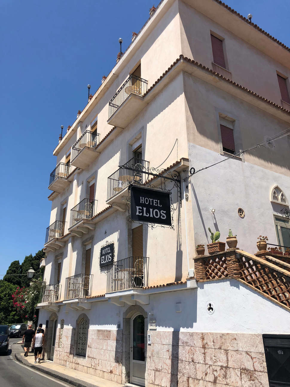 Ein Foto von der Außenansicht des Hotel Elios