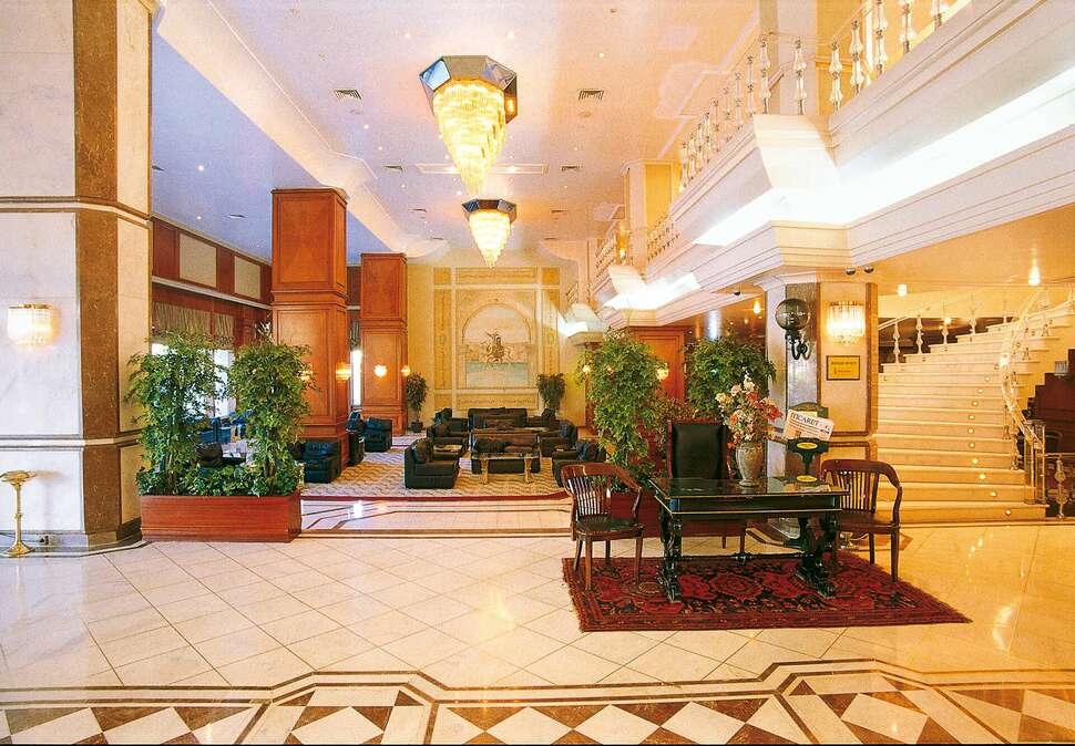 Een foto van het interieur van Akgun Istanbul Hotel