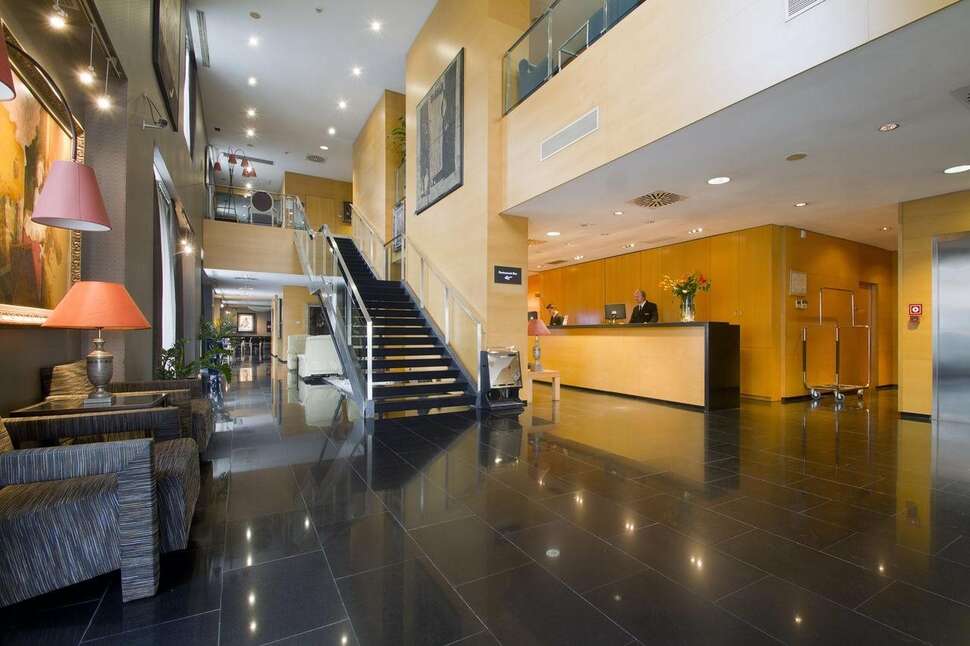 Een foto van het interieur van Eurohotel Barcelona Diagonal Port