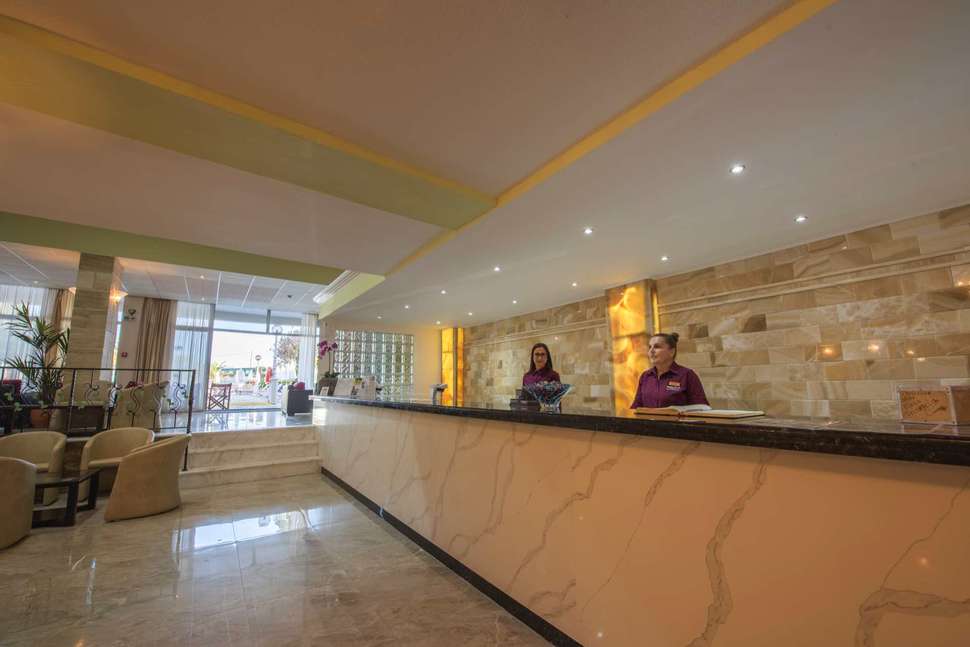 Een foto van het interieur van Hotel Angela Beach