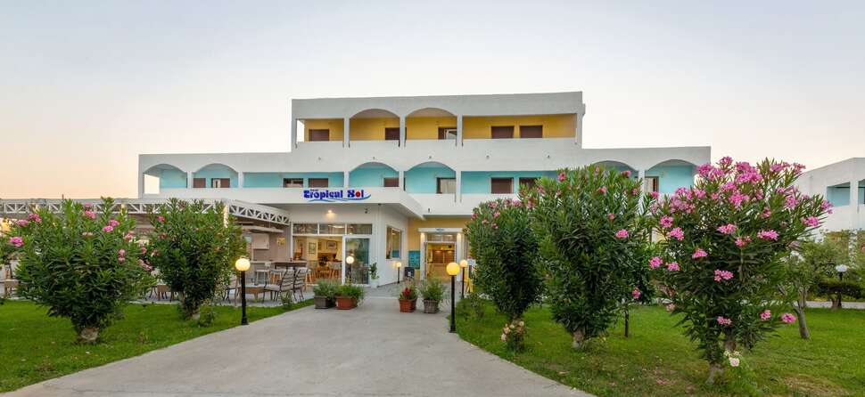 Een foto van de buitenkant van Hotel Tropical Sol