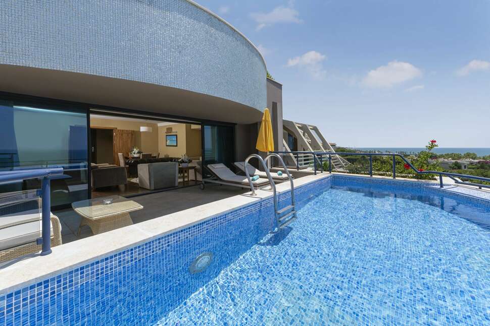 Een foto van het zwembad bij Susesi Luxury Resort