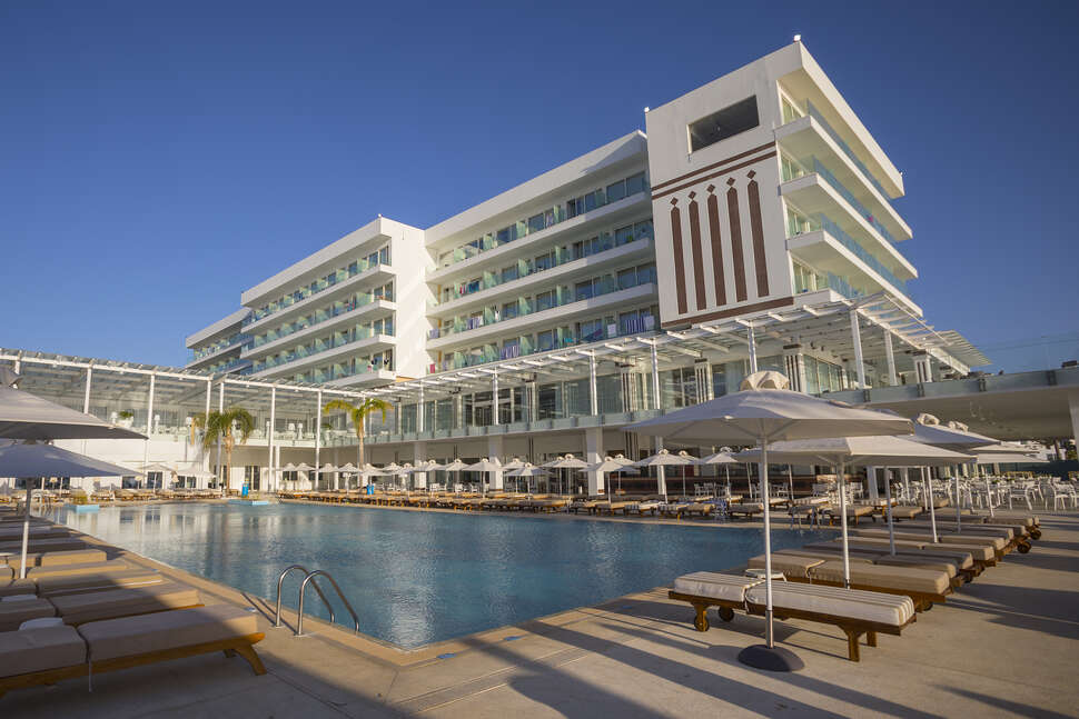Een foto van het zwembad bij Constantinos The Great Beach