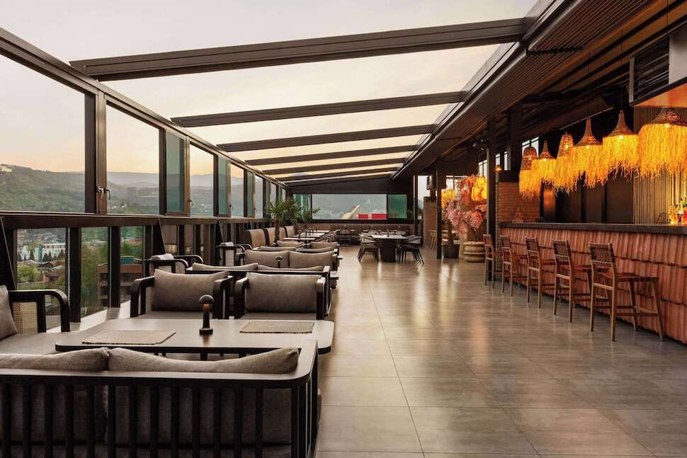 Een foto van Ramada by Wyndham Tbilisi Old City