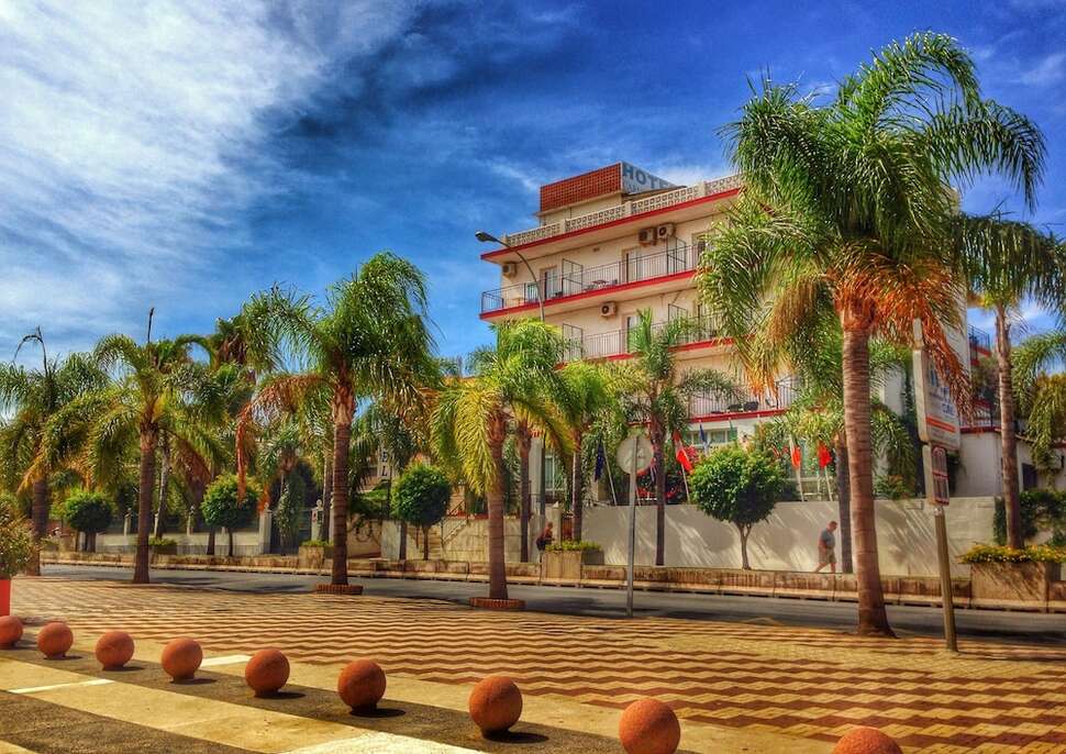 Een foto van de buitenkant van Hotel Carmen Teresa