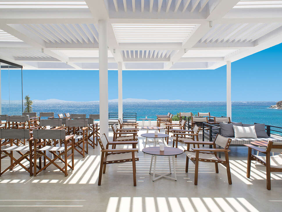 Een foto van het terras bij The Alkistis Hotel