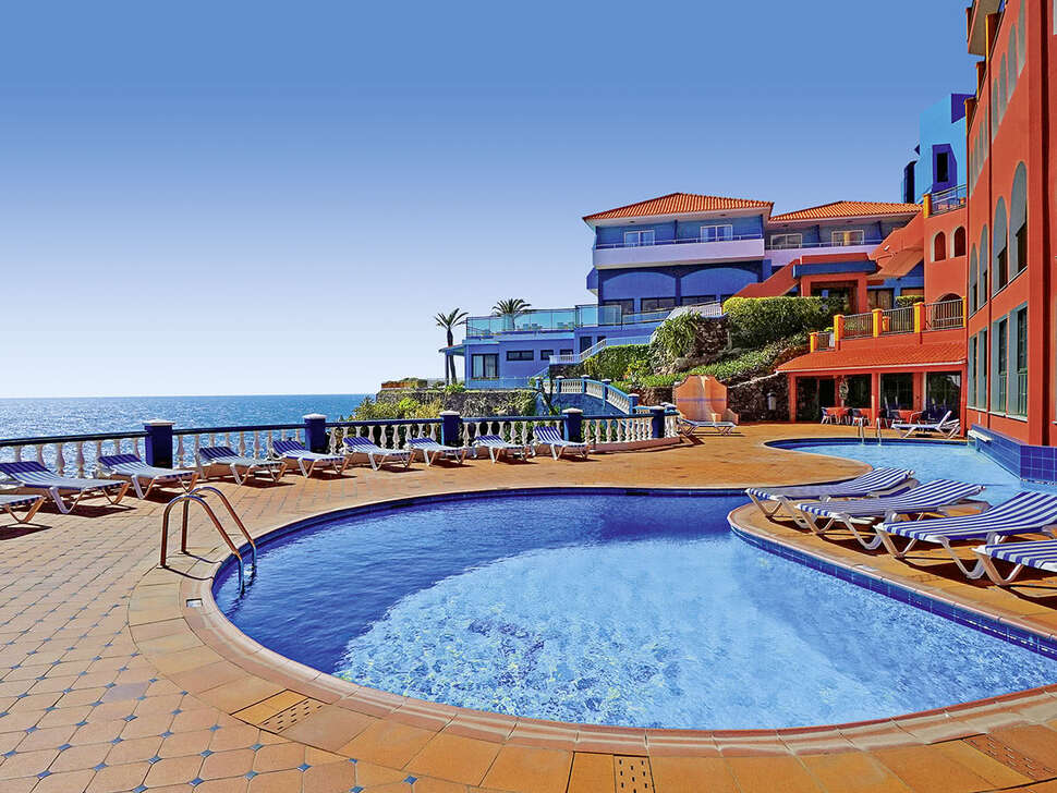 Een foto van het zwembad bij Rocamar Lido Resorts