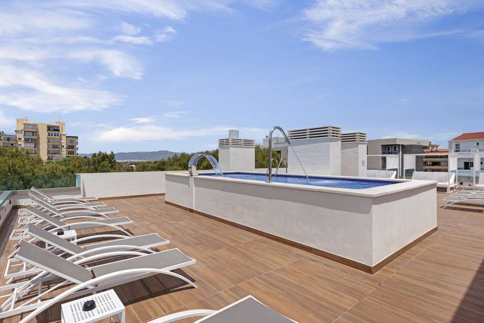 Een foto van het zwembad bij Metropolitan Playa JUKA Aparthotel