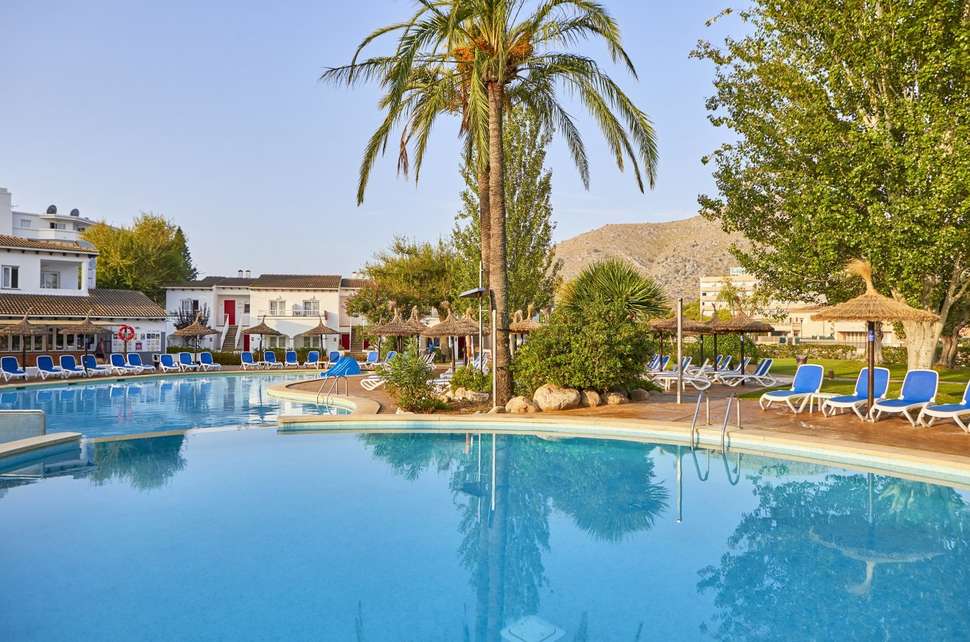 Een foto van het zwembad bij Seaclub Mediterranean Resort