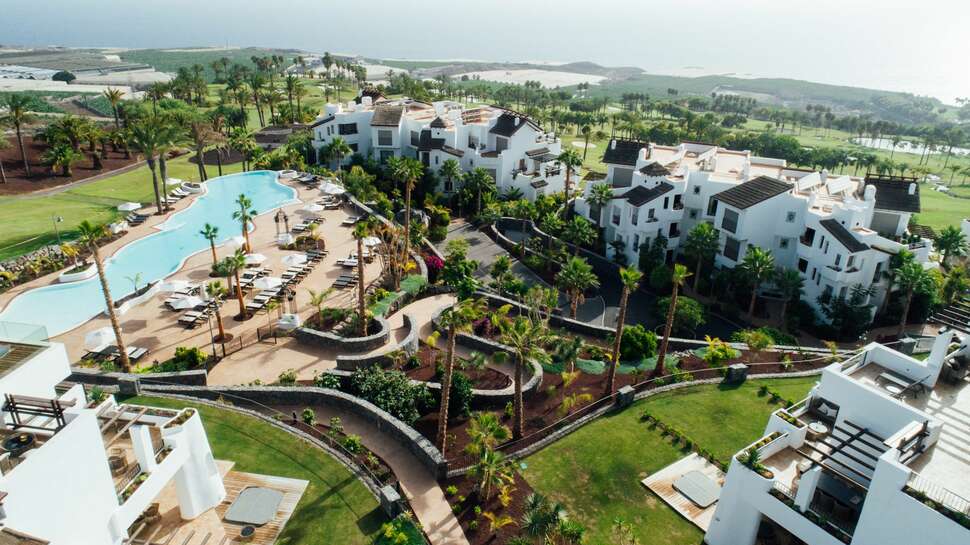 Een foto van de buitenkant van Las Terrazas de Abama Suites