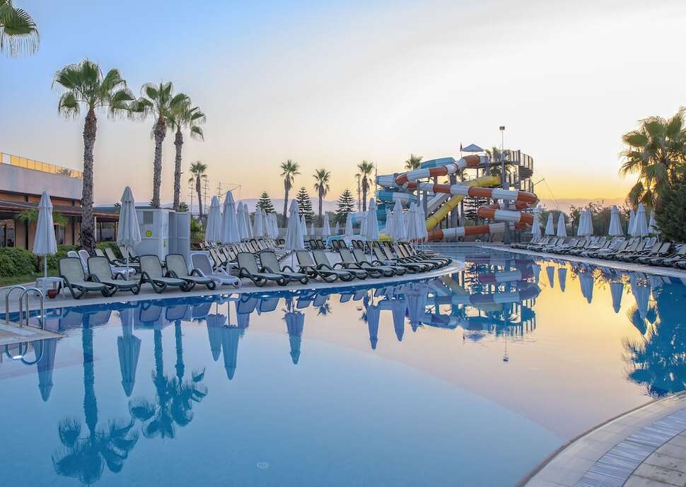 Ein Foto vom Pool im Port River Hotel & Spa