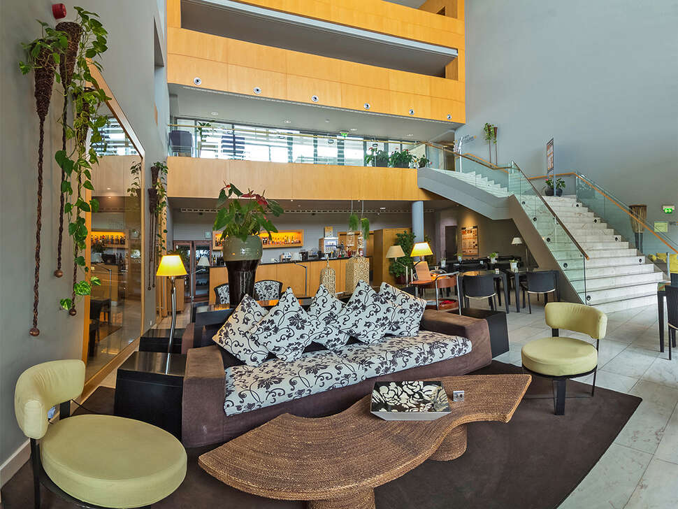 Een foto van het interieur van Golden Residence