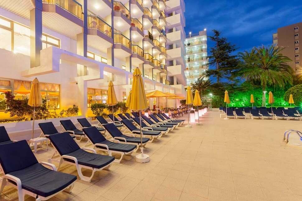 Een foto van het terras bij Hotel Beverly Park & Spa