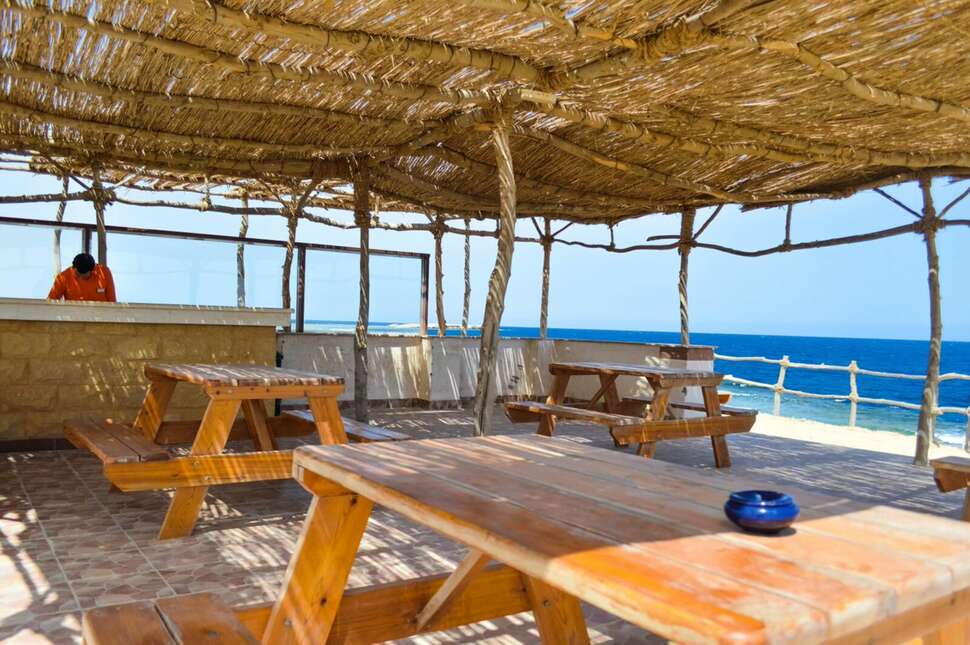Een foto van het terras bij Viva Blue Resort & Diving