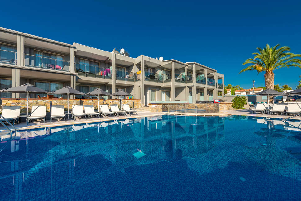 Een foto van het zwembad bij Dionysos Hotel & Studios