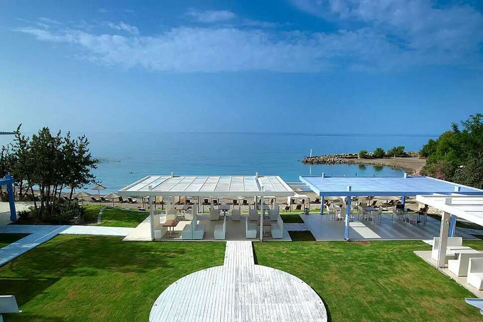 Een foto van het terras bij Sentido Sunrise Beach